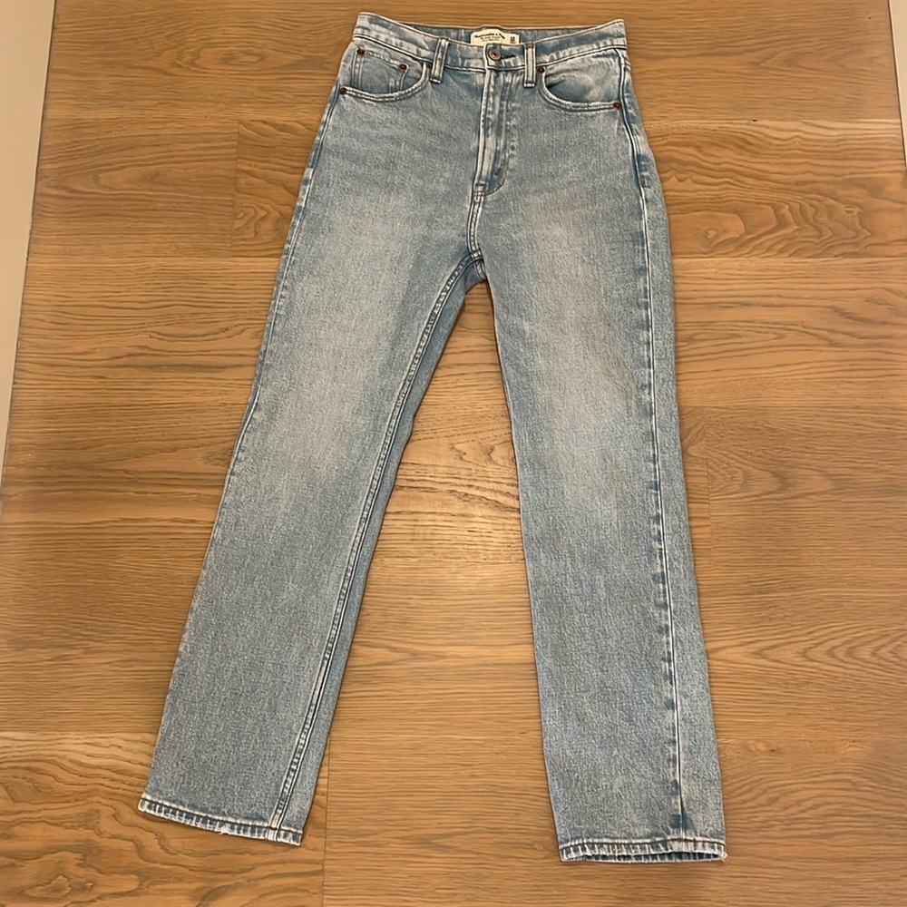 Abercrombie & Fitch Light Wash Ultra High Rise Ankle Straight Jean